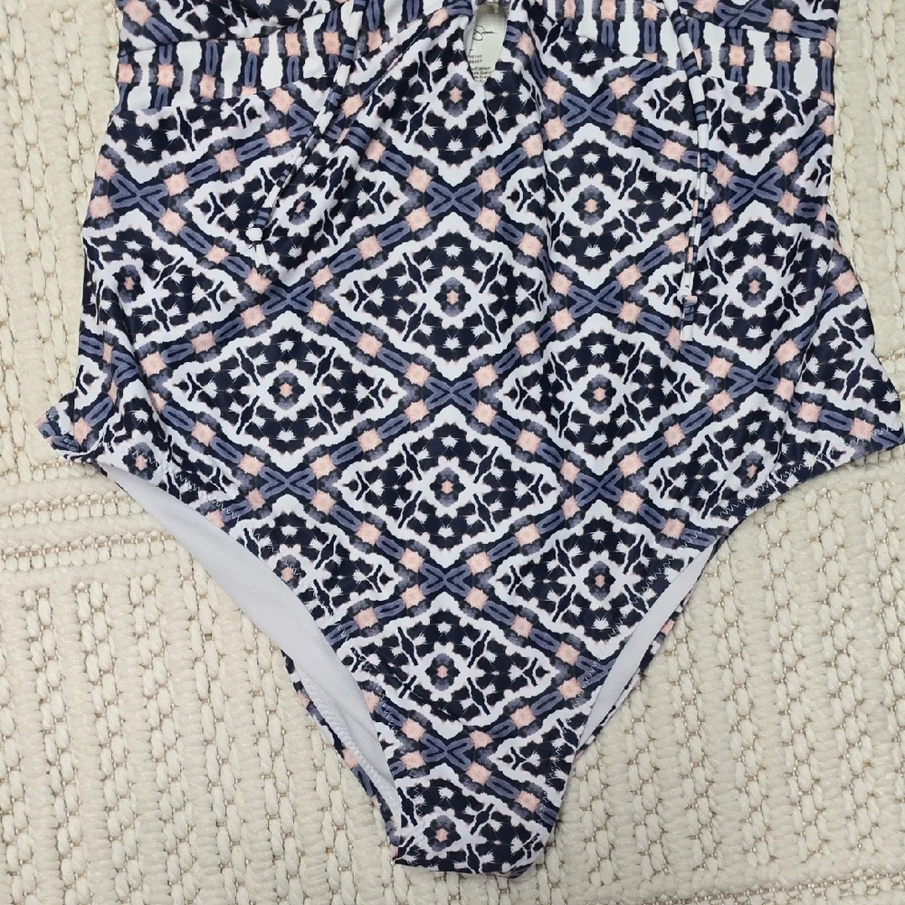 Jessica Simpson Black and White Geometric One Piece Swimsuit - Picture 5 of 12